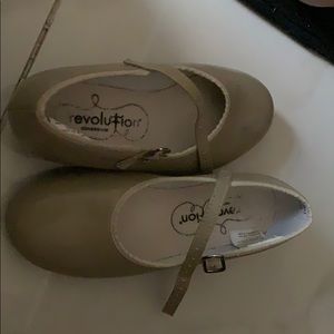 Tan tap shoes (child)